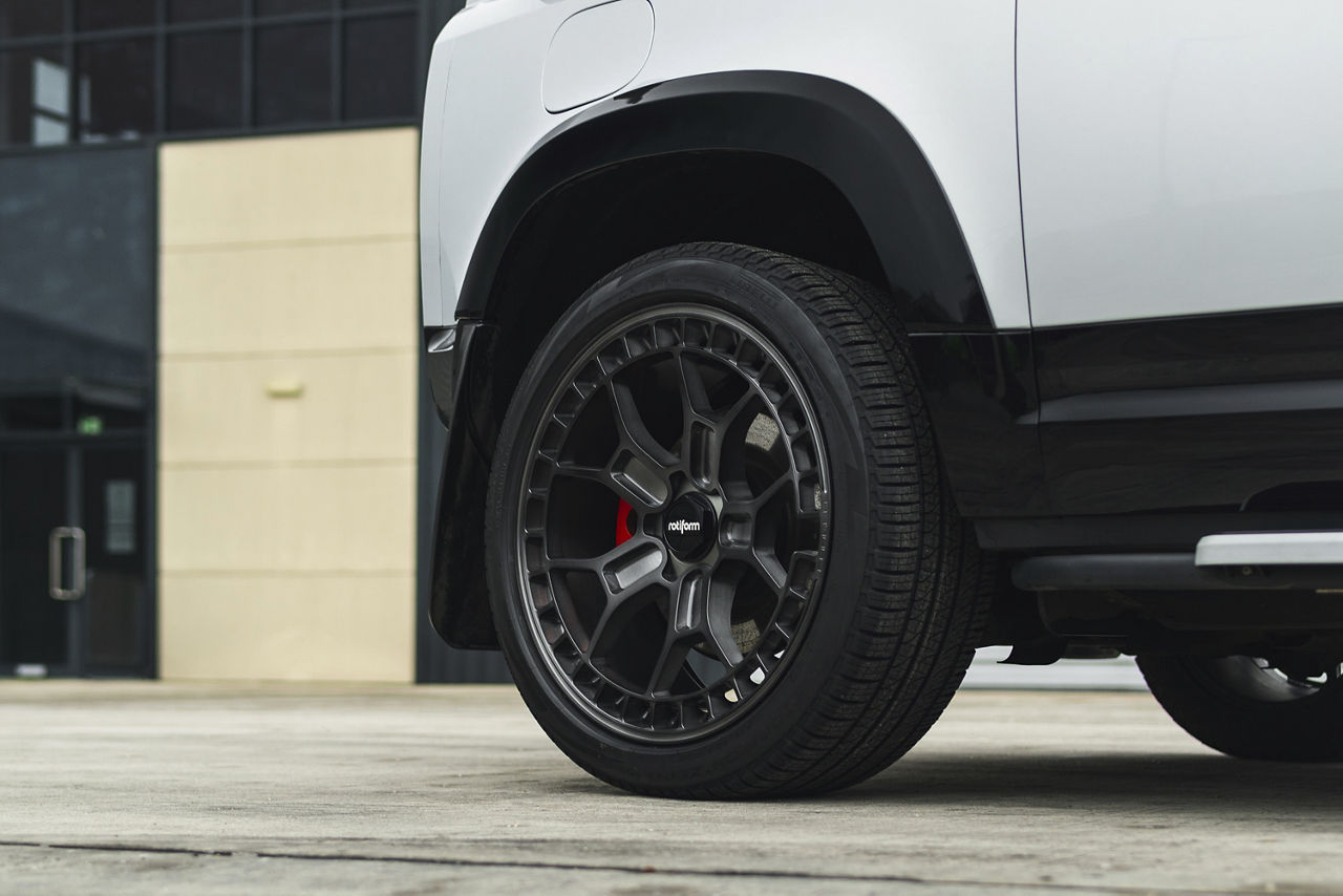 2024 Land Rover Defender - Rotiform ZMO-M - Silver | Rotiform